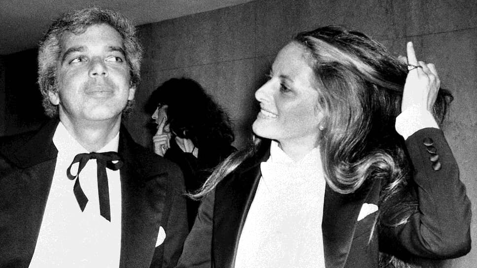    После службы в армии Ральф Лорен женился на Рики Энн Лоу-Бир (на фото), с которой он состоит в браке уже 55 лет. В то же время будущий модельер поступил в колледж на Манхэттене на отделение экономики и бизнеса. Учебу он так и не закончил, устроившись дизайнером галстуков в компанию Rivetz&Co. Первой созданной Лореном моделью стал широкий шелковый галстук, как у героя романа Фицджеральда «Великий Гэтсби» AP