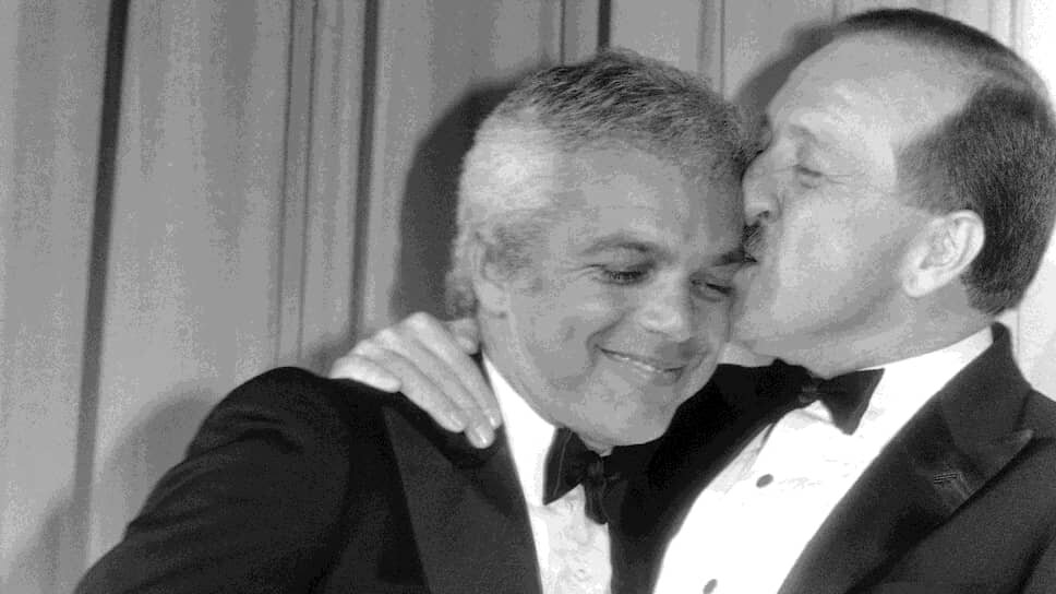    Свою компанию Ральф Лорен основал в 1967 году, взяв в долг $50 тыс. Изначально он продавал разработанные им самим галстуки под маркой Polo. Тогда же родился и знаменитый логотип в виде игрока в поло на лошади, который впоследствии стал одним из самых узнаваемых товарных знаков в мире. Лорену нравилась сама игра, ассоциировавшаяся у него с богатством и элегантностью George Widman/AP