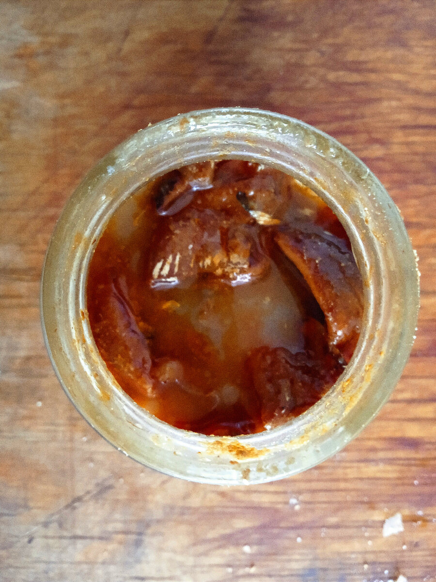 Баночка самодельных анчоусов