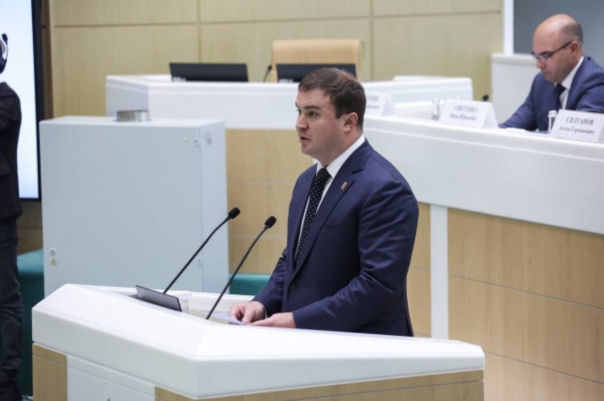    Глава государства советовал Виталию Хоценко тесно работать с людьми.