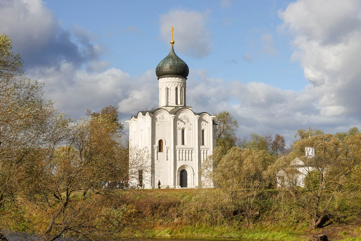Как в СССР: крупные неприятности с церковью Покрова на Нерли, одним из главных 