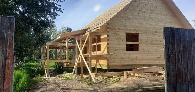 Источник https://www.mastermay.ru/stati/pochemu-stoit-vyibrat-dom-iz-brusa-pod-usadku