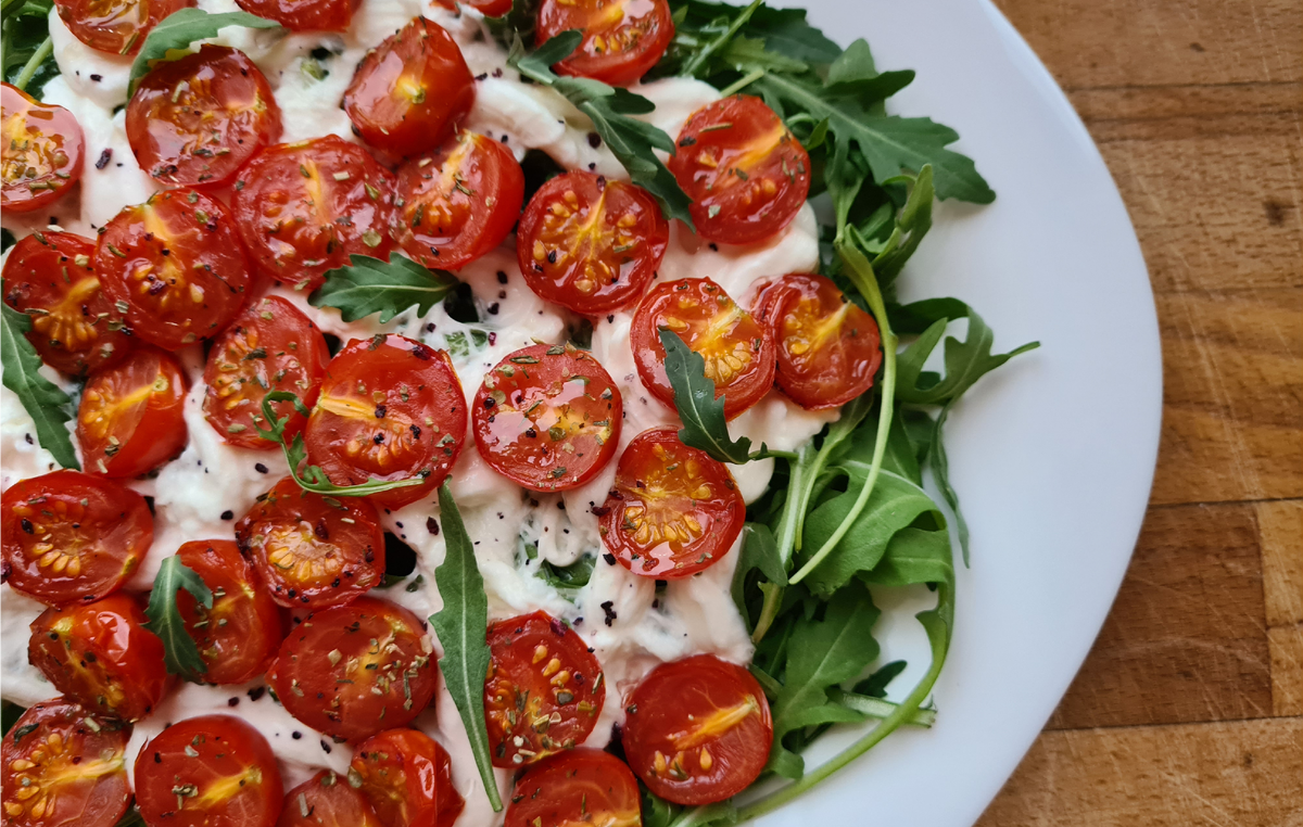 Салат-закуска с помидорами Черри и сыром Страчателла | Tipa_FoodBloger |  Дзен