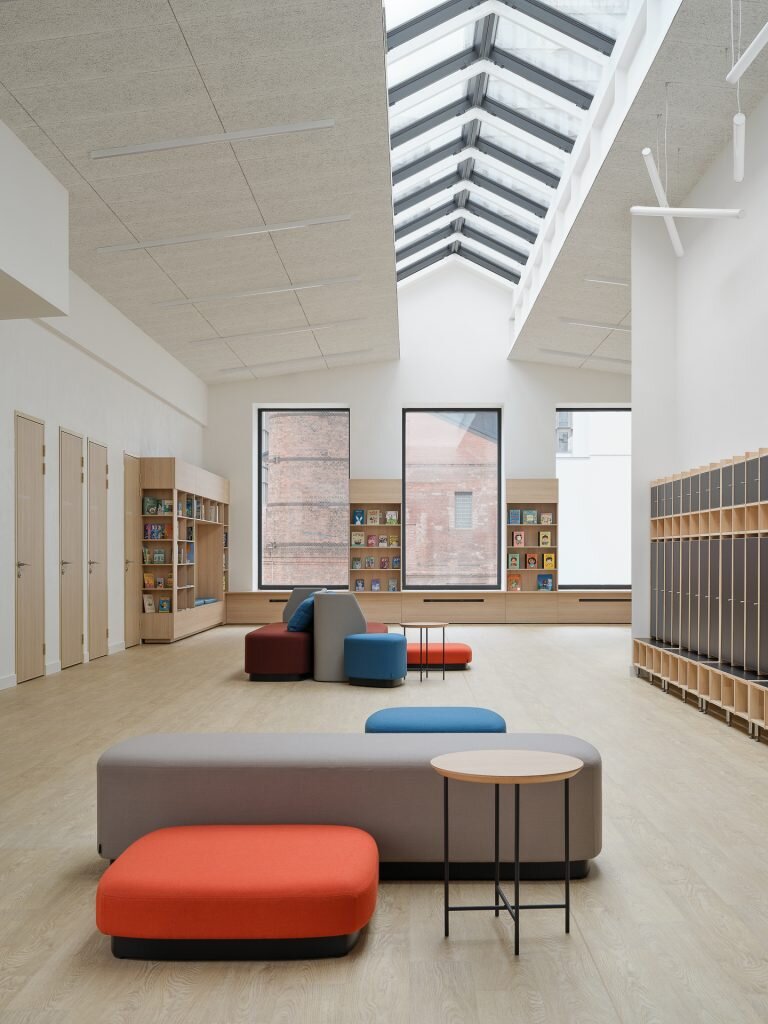 Ла масия барселона. La academy. Футбольная академия ла масия. Провиденс город библиотеки. La academy.