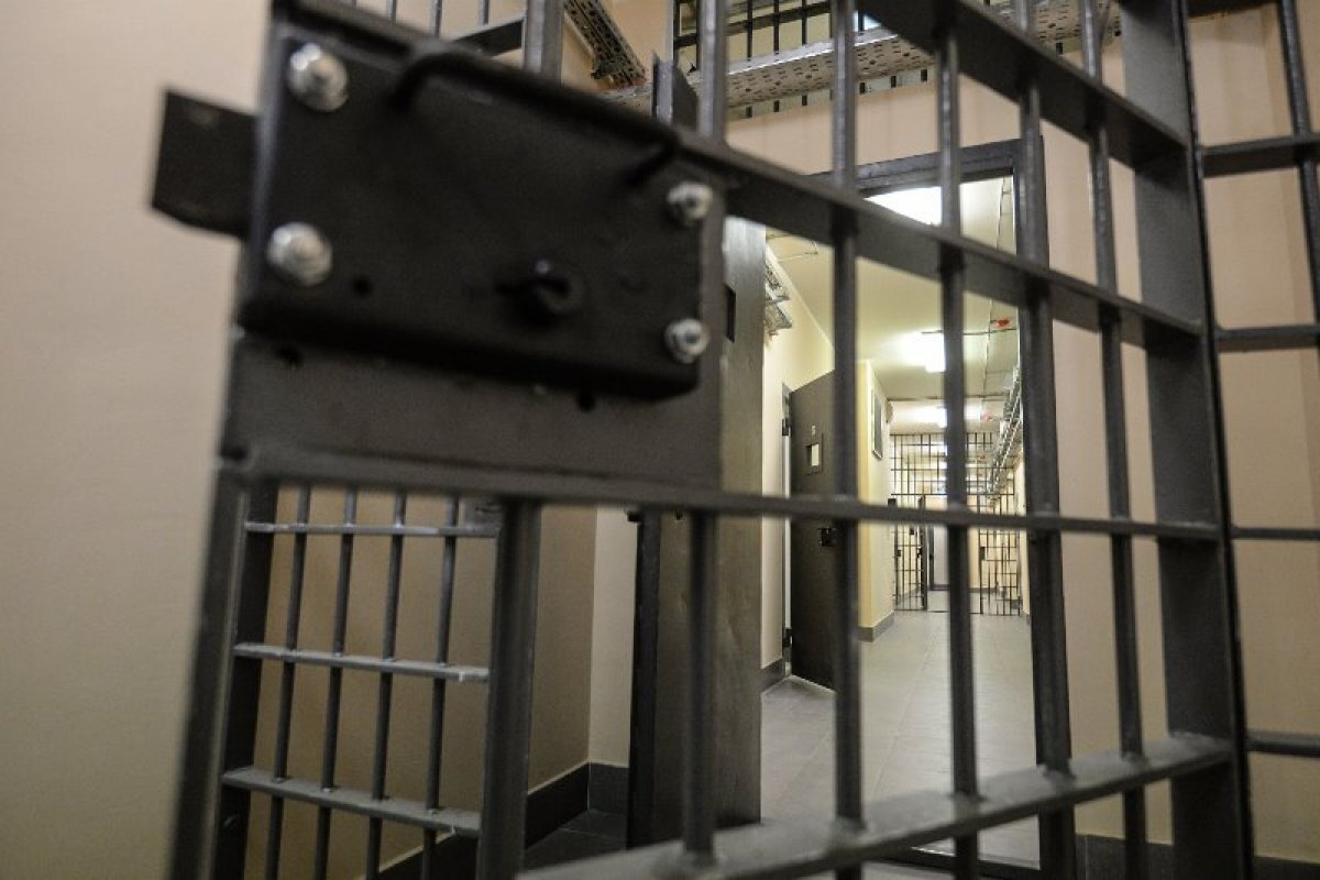    Суд в Махачкале продлил арест полицейским, обвиняемым в гибели человека