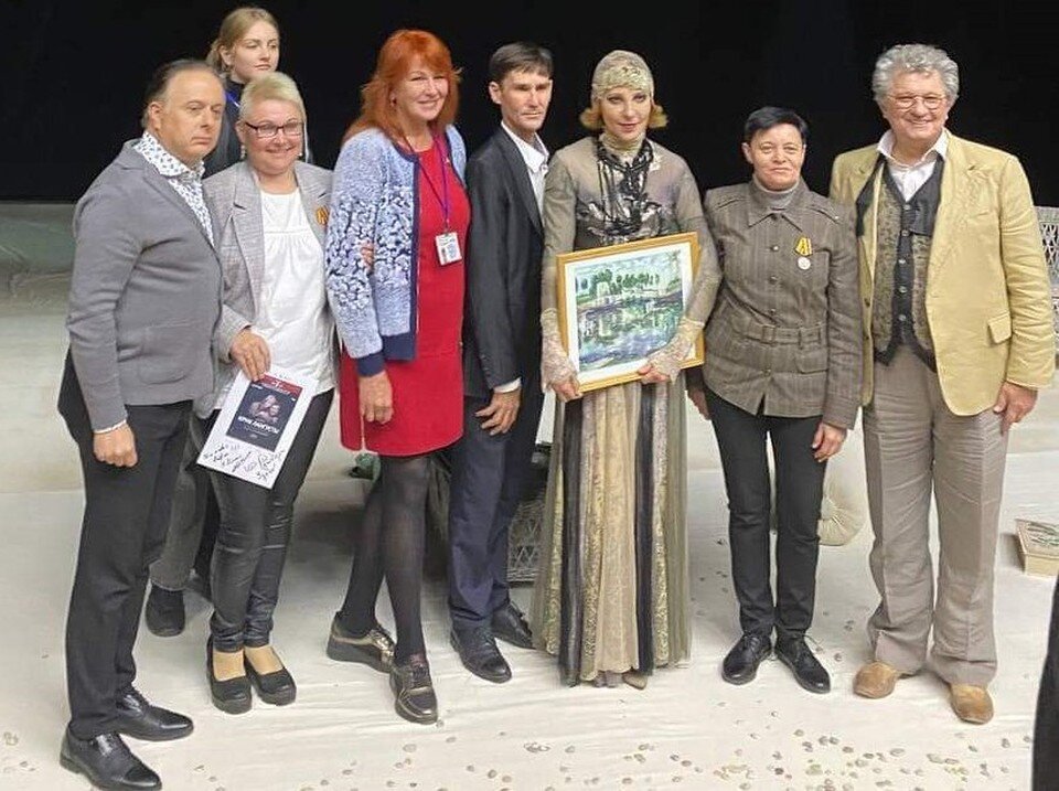    13 октября в Доме культуры Бердянска Театр им. Вахтангова показал спектакль «Крик лангусты». Фото: Андрей Ильин, Официальная группа артиста в социальной сети