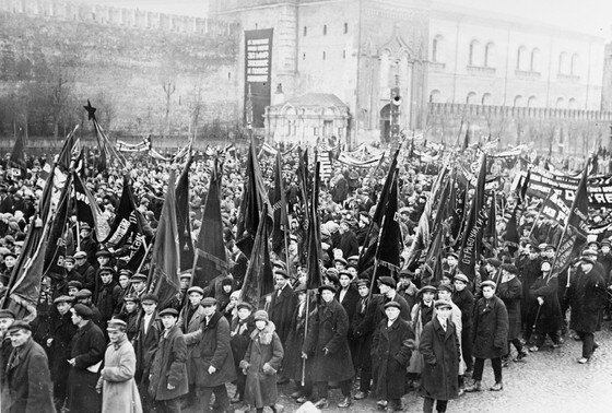    Какой праздник отмечают 7 ноября