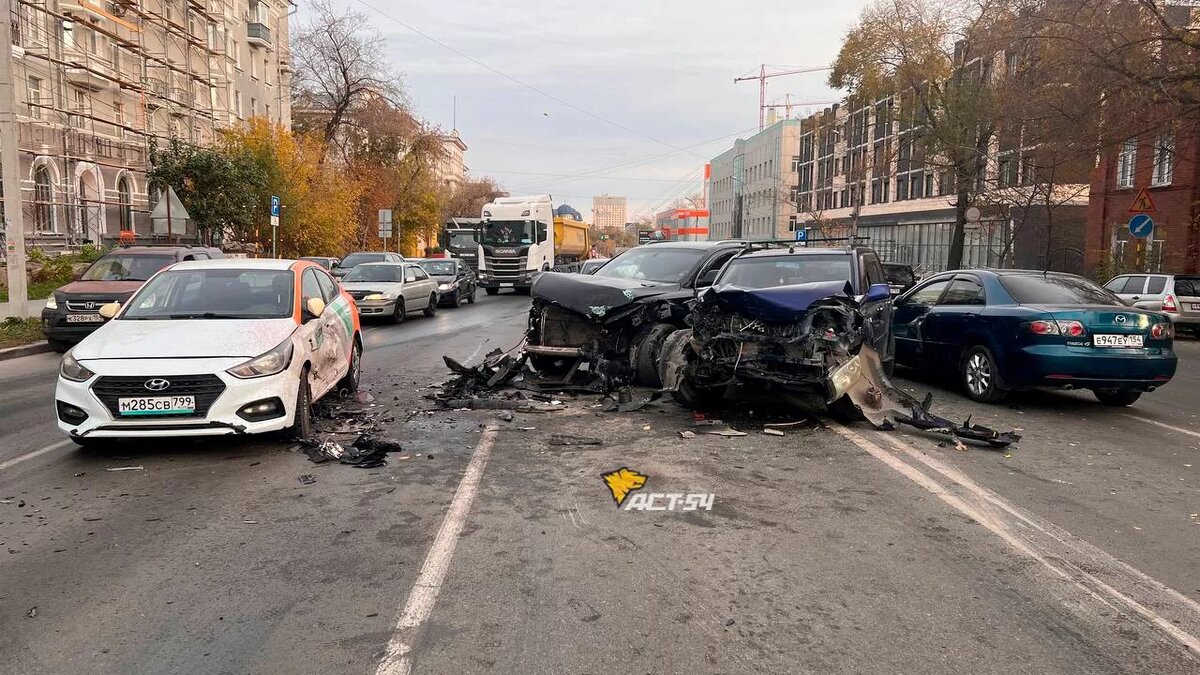 Водитель пытался бежать: массовое ДТП с участием четырёх автомобилей  произошло на Фабричной | НДН.ИНФО | Дзен