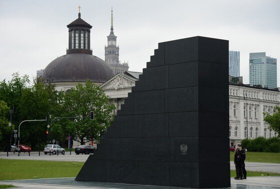    Памятник жертвам авиакатастрофы Ту-154 под Смоленском