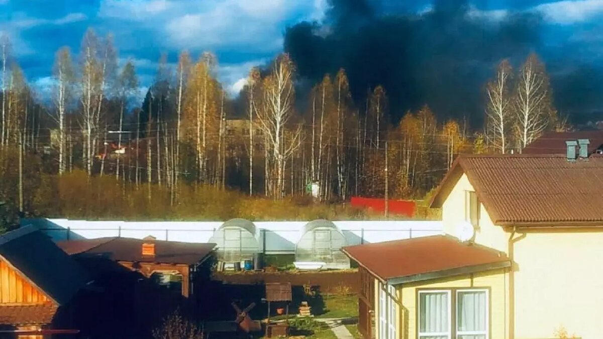     Крупный пожар в гараже с инженерной техникой в селе Ягул Завьяловского района полностью ликвидирован в субботу 14 октября в 15.24. Об этом сообщает пресс-служба Главного управления МЧС по Удмуртской Республике.