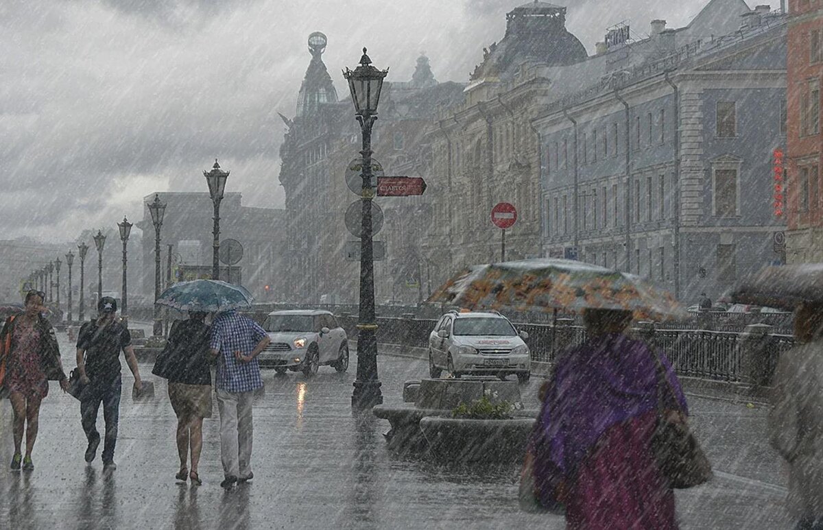 Хмурый Питер дождливый Питер. Дождь в Питере. Дождливая Весна в Питере. Серая осень город.