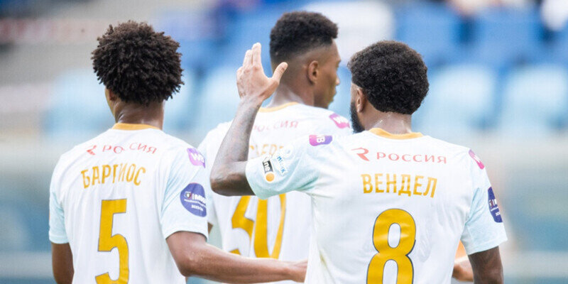 Первым забил Кайрат, после Зенит сравнял счёт, но все таки пропустил следуйщий, все таки наши успел сравнять счёт. 