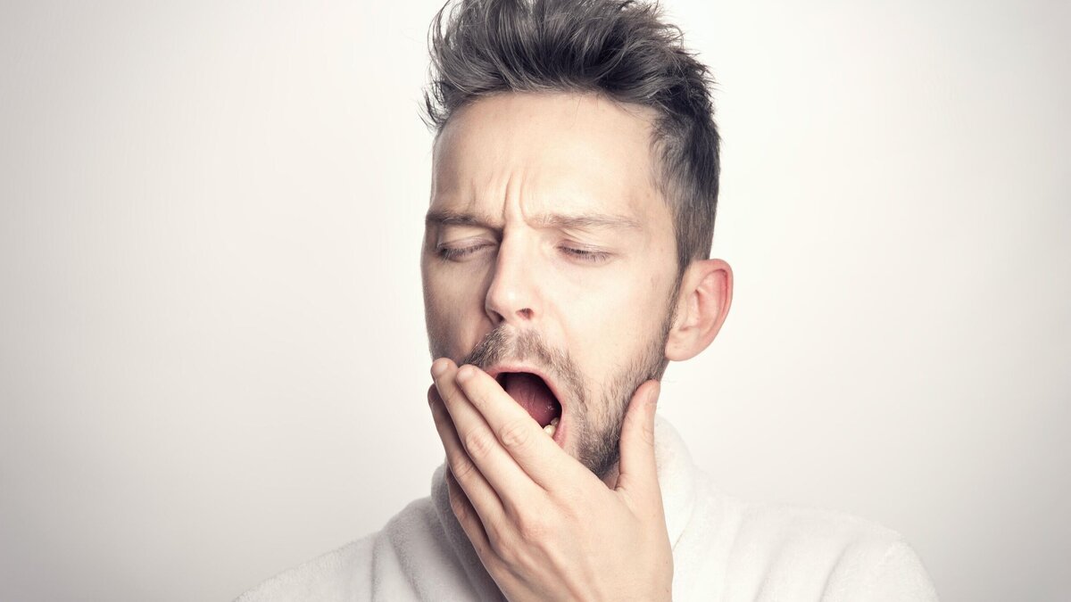    В каком случае зевота может быть опасна? Разъясняет врач-сомнолог© Unsplash / Сандер Сэмми