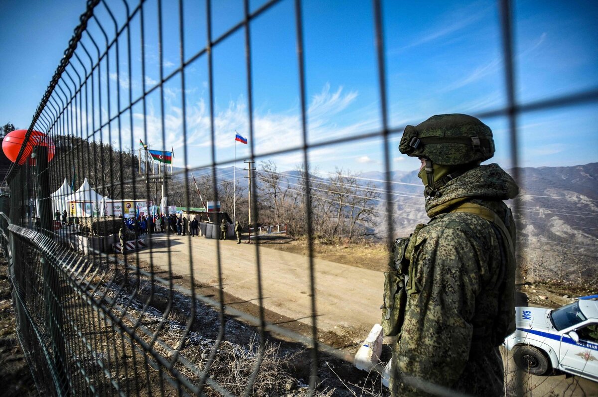 Блокада Лачинского коридора. Российские миротворцы превратились в наблюдателей...