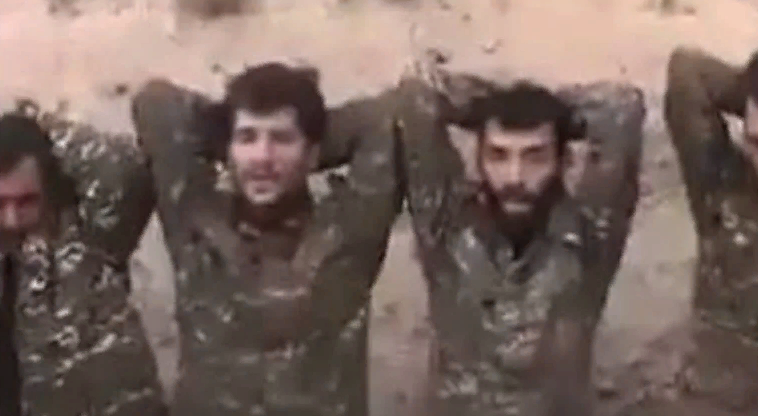 Зарезали таджика и армянина. Пленные азербайджанцы в Карабахе. Пленные азербайджанцы в Карабахе 2020. Карабах Азербайджанская солдаты 1992.