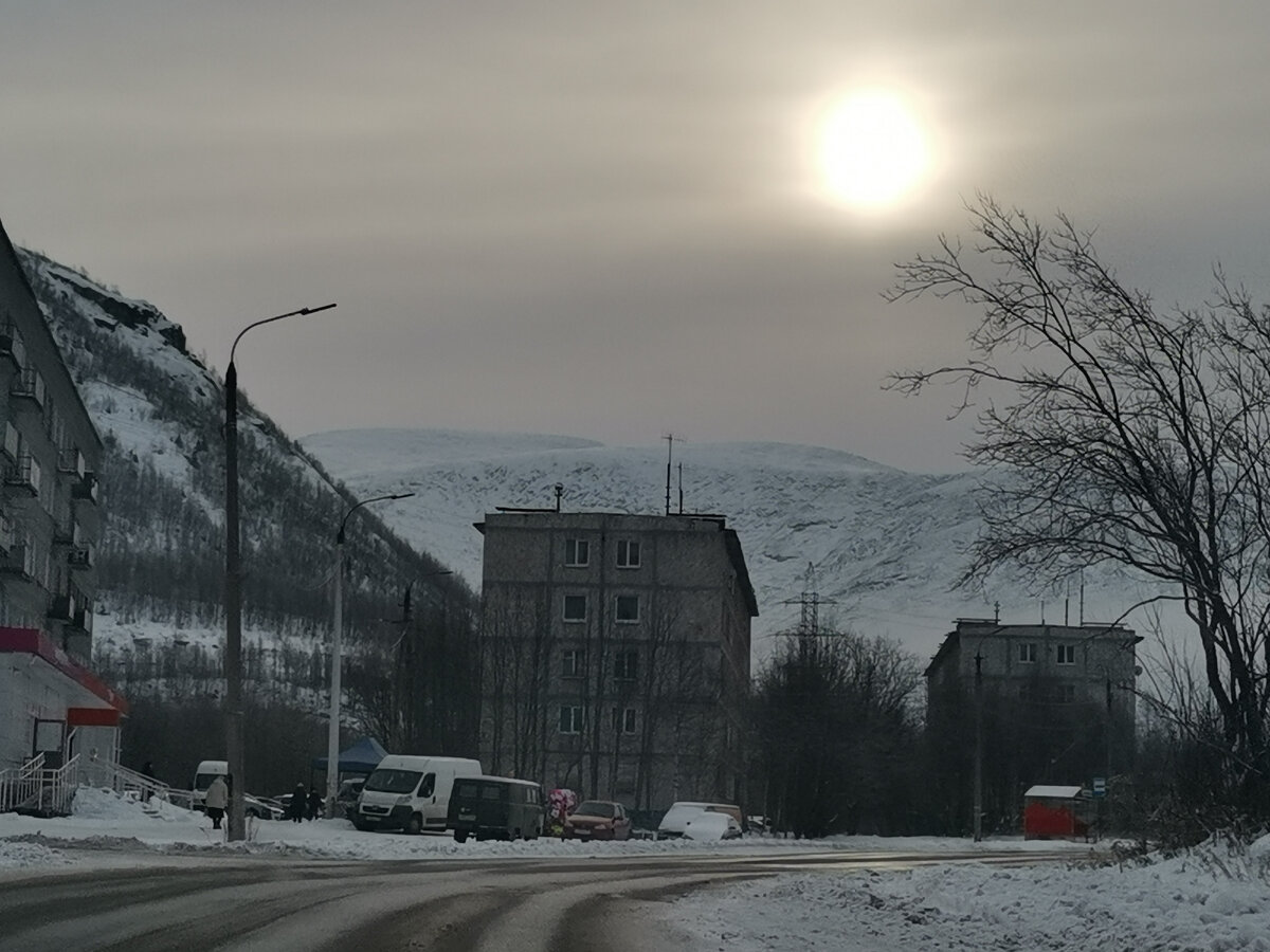 Солнце, Кировск и Хибины.