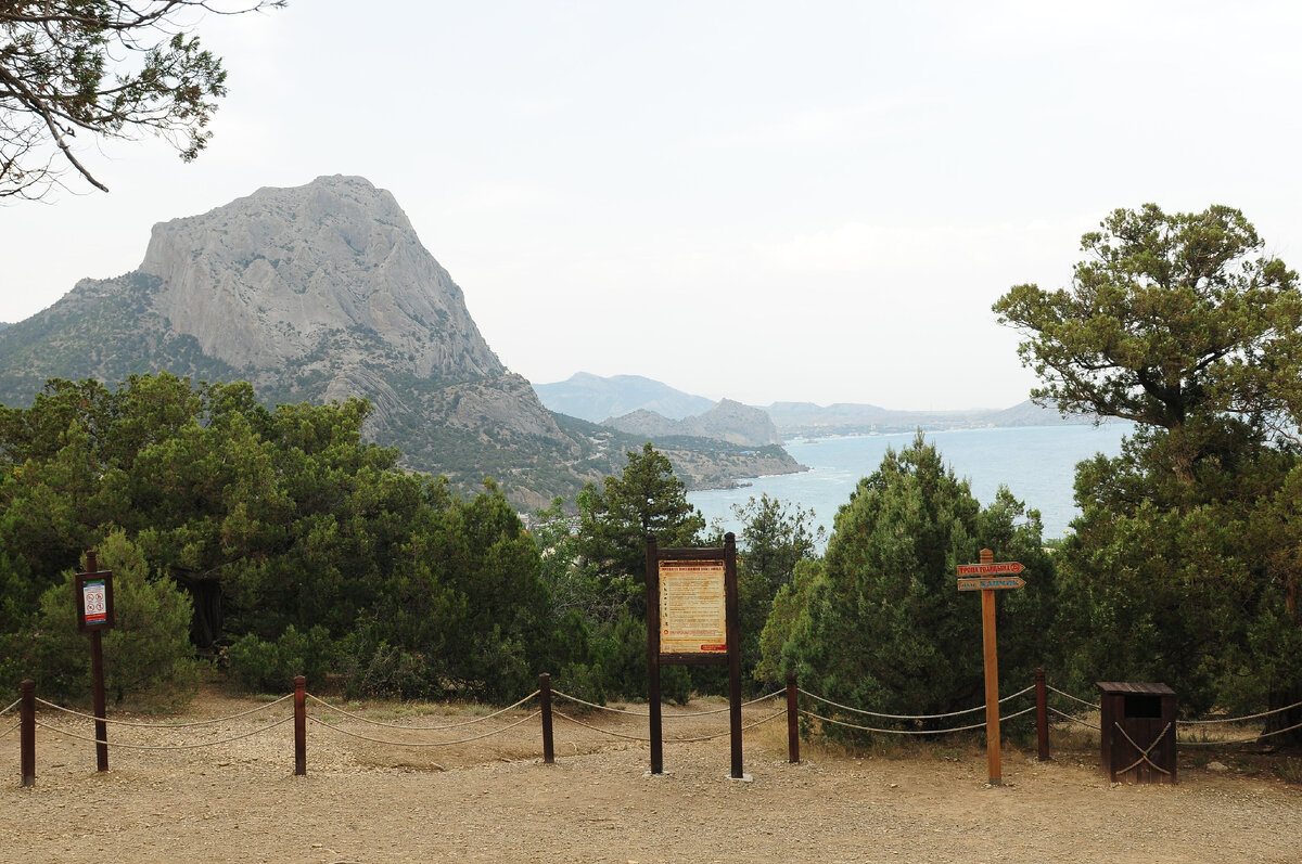 Вход в парк со сторон Можжевеловой рощи.
