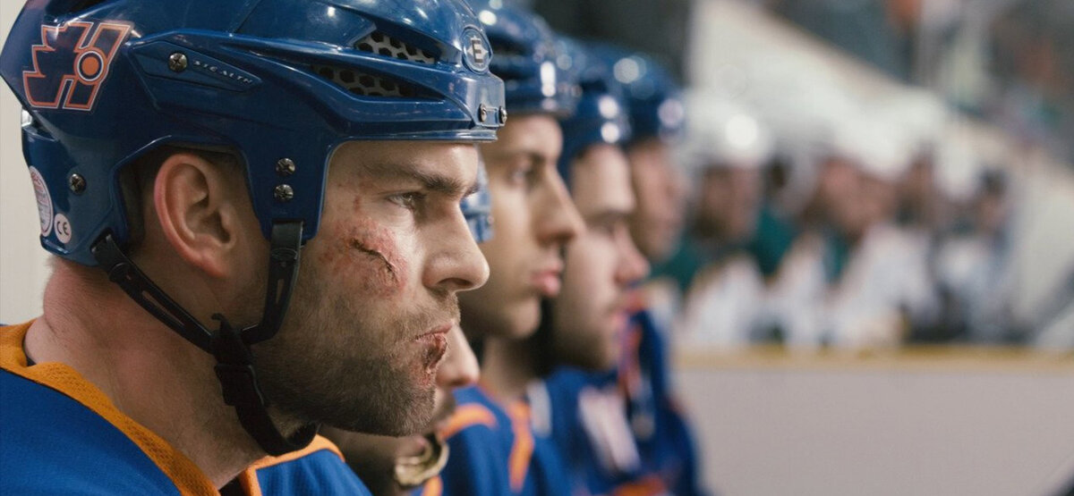 Кадр из фильма «Вышибала», 2011