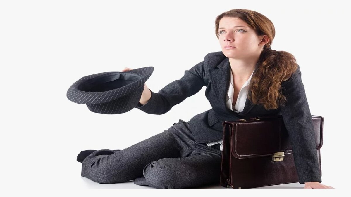 Подруга постоянно просила денег “до зарплаты”. Но я встретила ее в ...