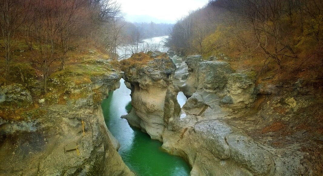 Хаджохская теснина - природная арка-мост