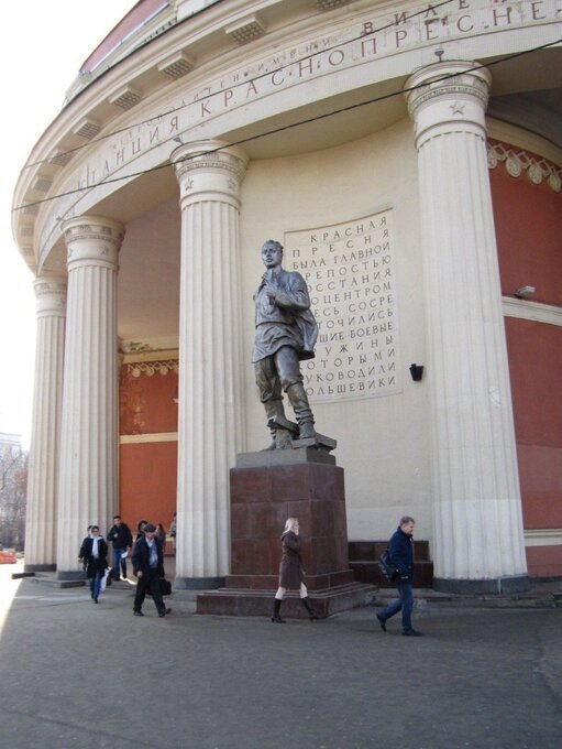 Вестибюль станции метро "Краснопресненская". Март 2017 г. Фото Наиля Мустафина.