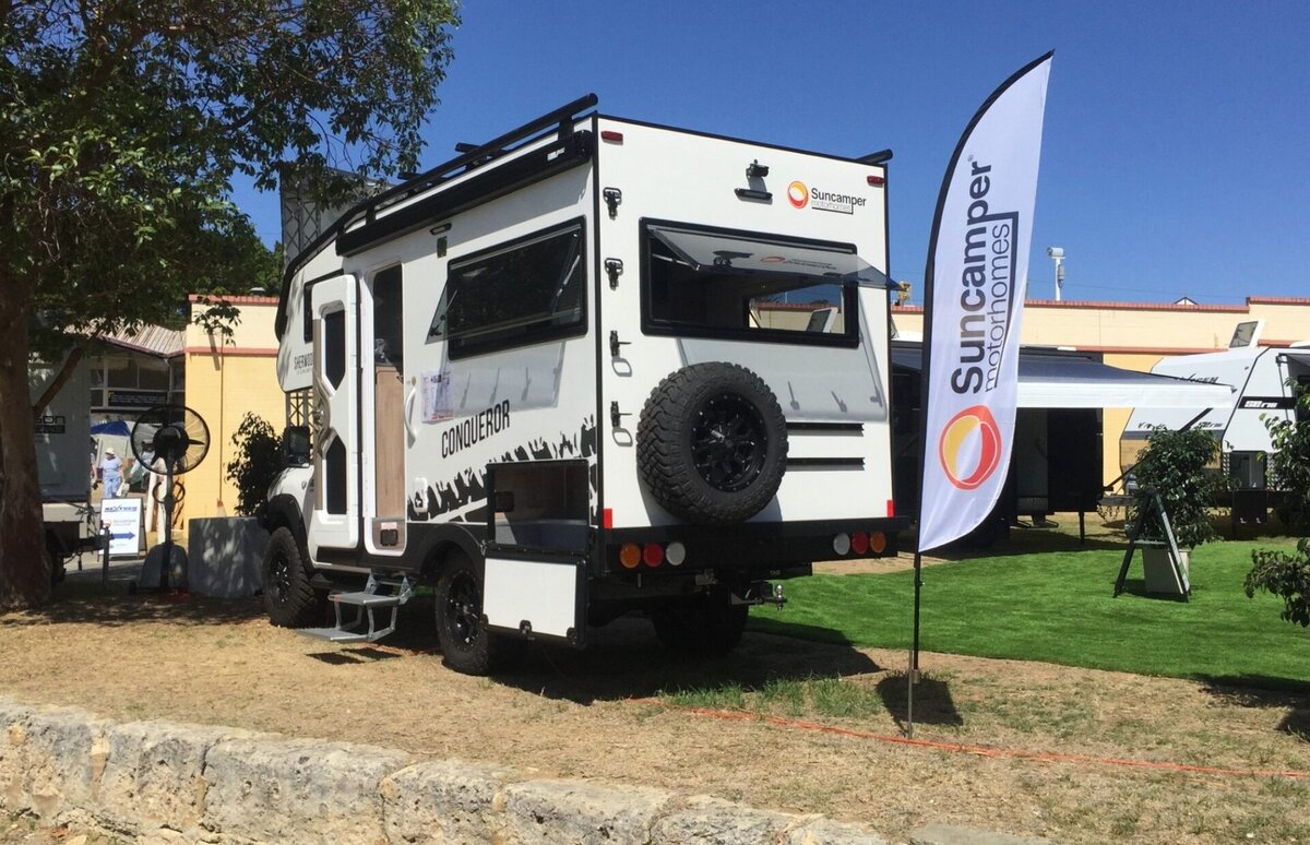 Lance 825 Truck Camper