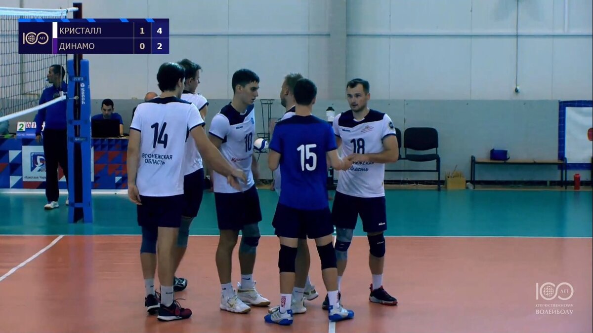 В волейбол играют, а не страдают на площадке!