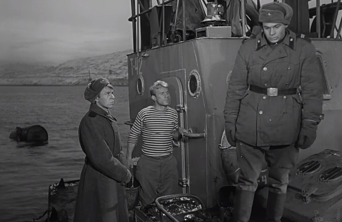 Кадр из фильма "49 дней". Фомин (Владимир Шибанков), Подгорный и Рахматулин (Владимир Буяновский).