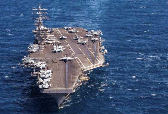    Авианосец США Dwight Eisenhower