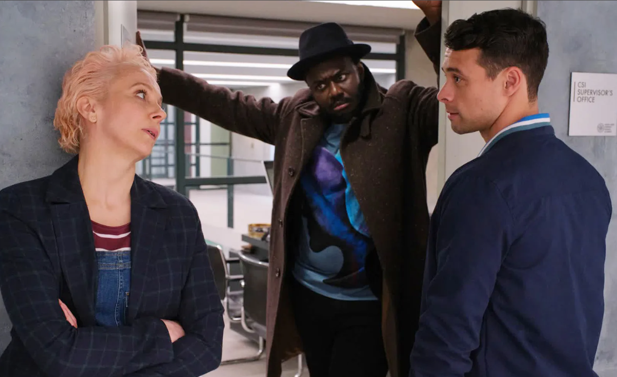 Кадр из сериала "Вульф" . Аманда Аббингтон в роли помощника Вульфа. Прелесть!