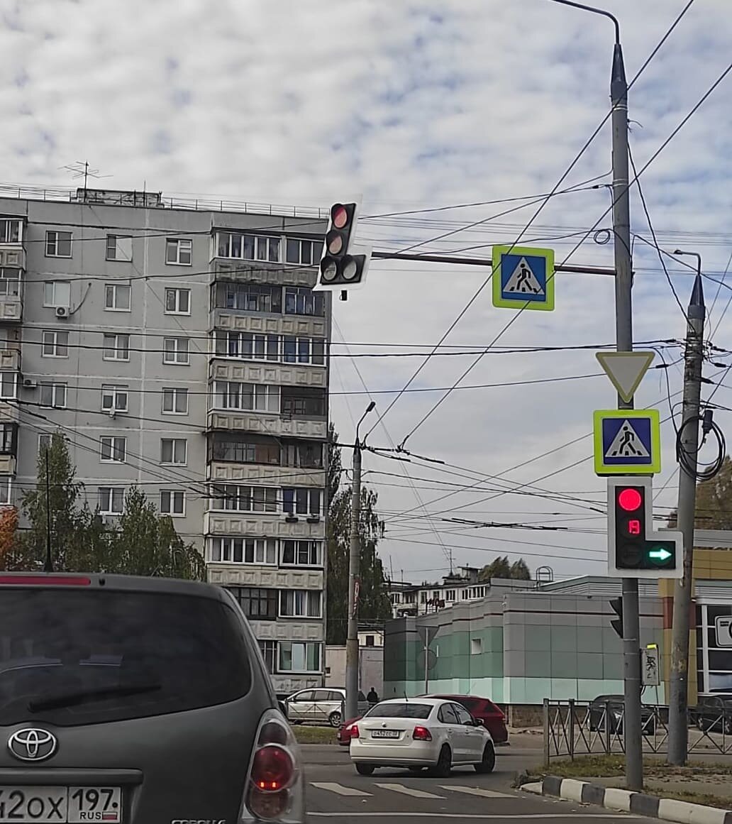 Брянская улица : Изменился режим работы светофора в переулке Пилотов в Брянске