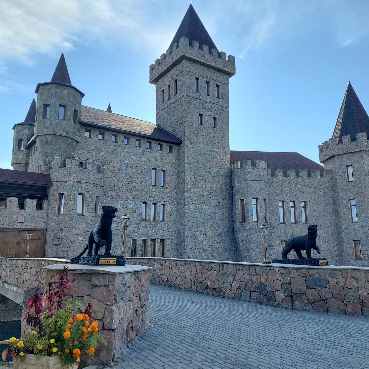 Вот он поближе