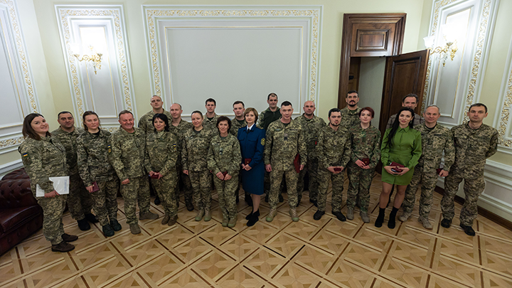 ТАКИМИ ЖИВЫМИ И ЗДОРОВЫМИ УКРАИНЦЫ ВОЗВРАЩАЮТСЯ ИЗ НАШЕГО ПЛЕНА. ФОТО: PRESIDENT OF UKRAINE/GLOBALLOOKPRES