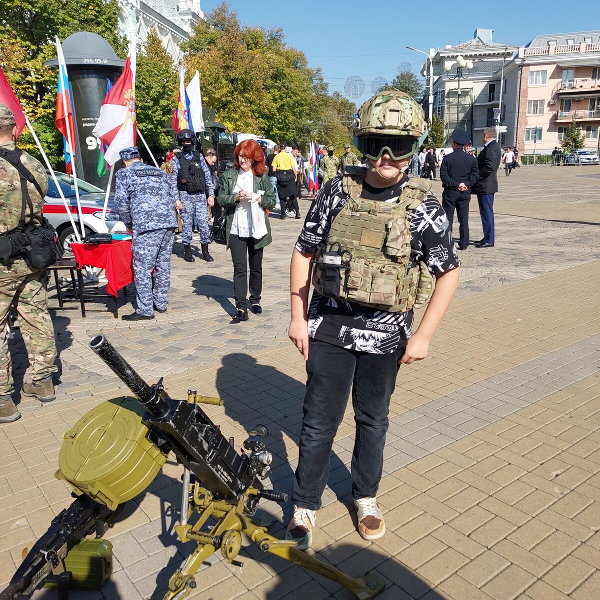 В центре Краснодара вооружённые люди в масках захватили площадь | Птичий  Дворик | Дзен