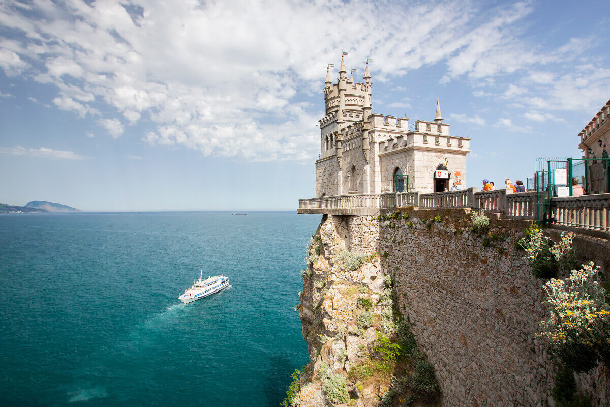 Замок «Ласточкино гнездо» Ялта, Крым. Дворец замок Ласточкино гнездо. Дворцы Ласточкино гнездо Ялта. Ялта замок Орлиное гнездо. Можно ли ехать в ялту