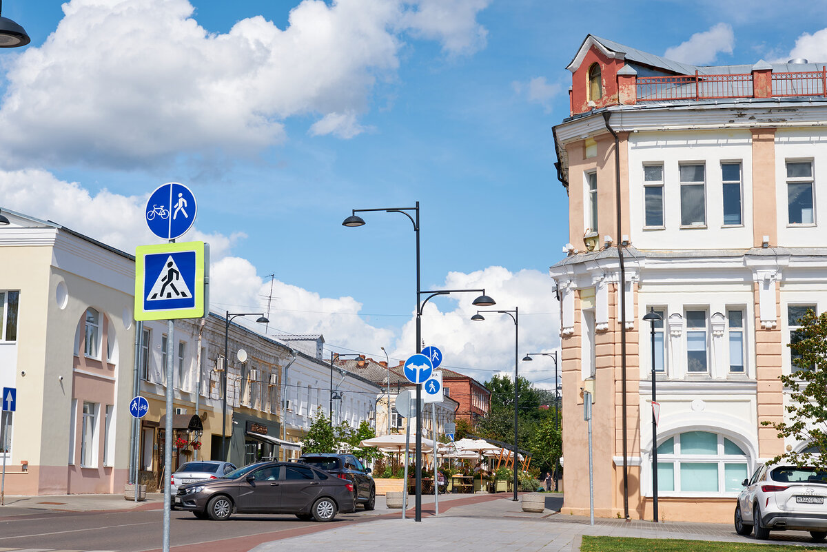 Вид на ул. Революции с площади