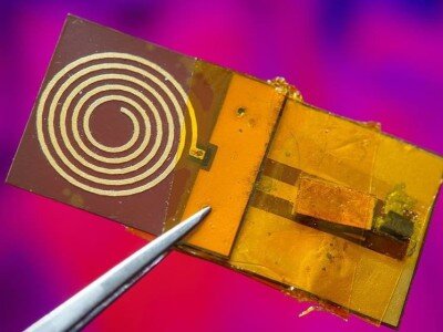    Миниатюрная радионаклейка предотвращает проблемы с протезами