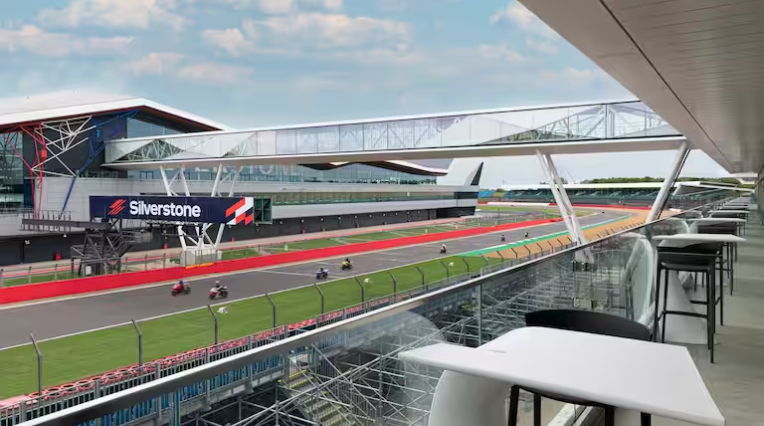 Терраса с видом на трассу 