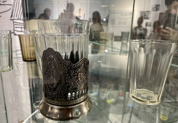 Подстаканники эффектно дополняют гранёные ёмкости / Фото: ebra-tv.ru