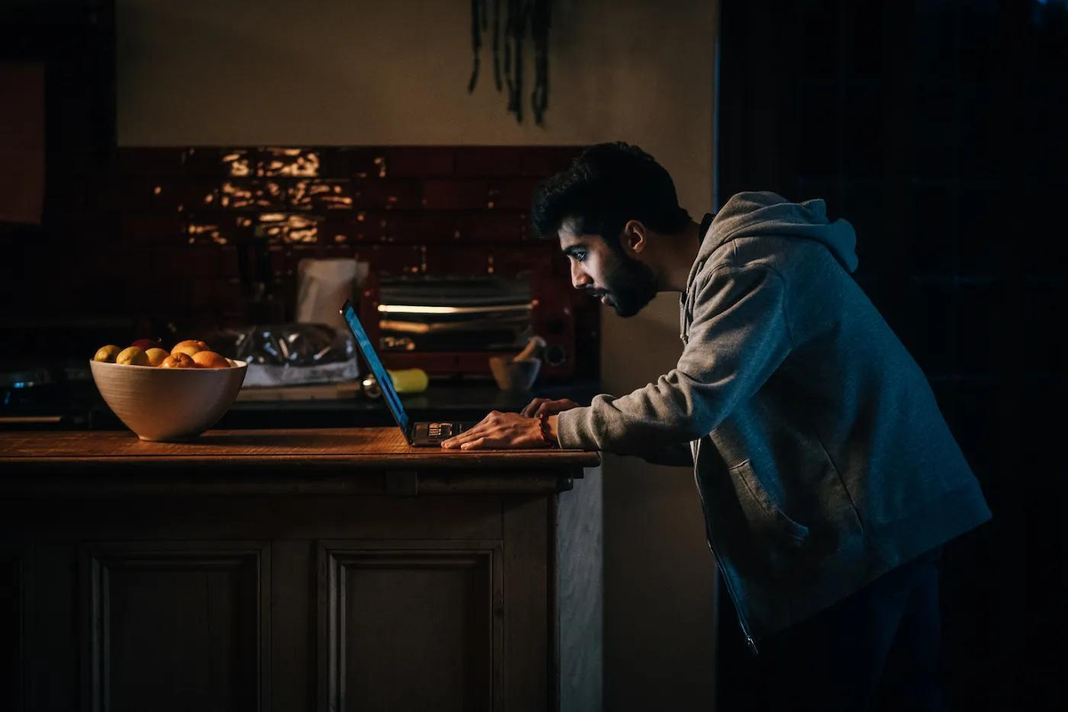 Кадр из фильма Accused. Режиссер: Фил Барантини. Оператор: Мэттью Льюис. Производство: Sunrise Films, Three Little Birds Pictures. Показ в России: Экспонента