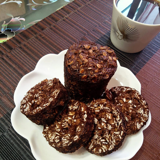 Кексы из овсяных хлопьев в микроволновке