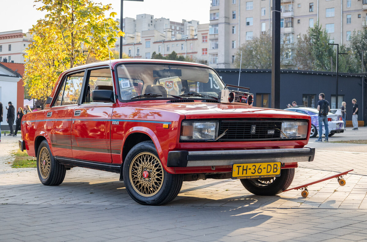 Ciay Meet: закрытие сезона ярких машин | Motor.ru | Дзен