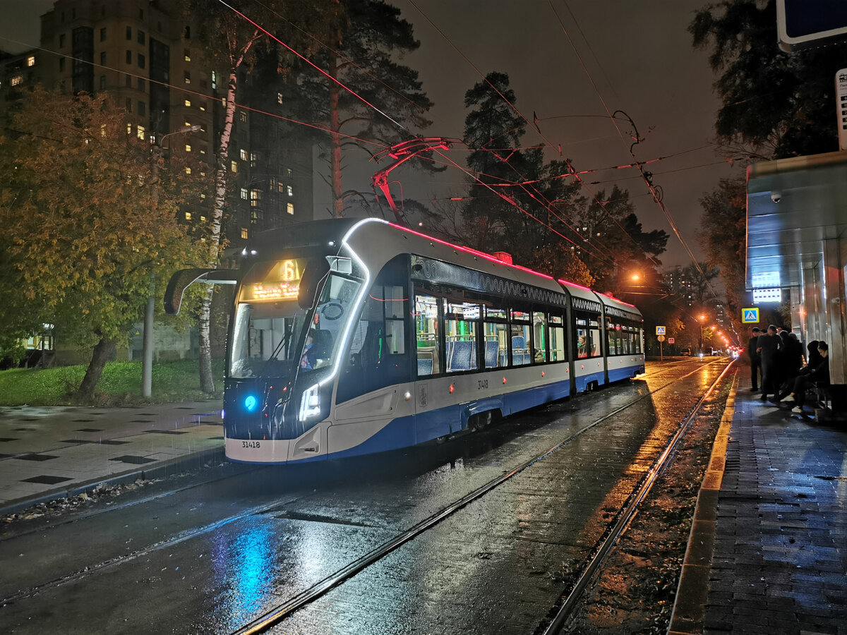 Трамвай 6 маршрута следует к метро "Сокол".
