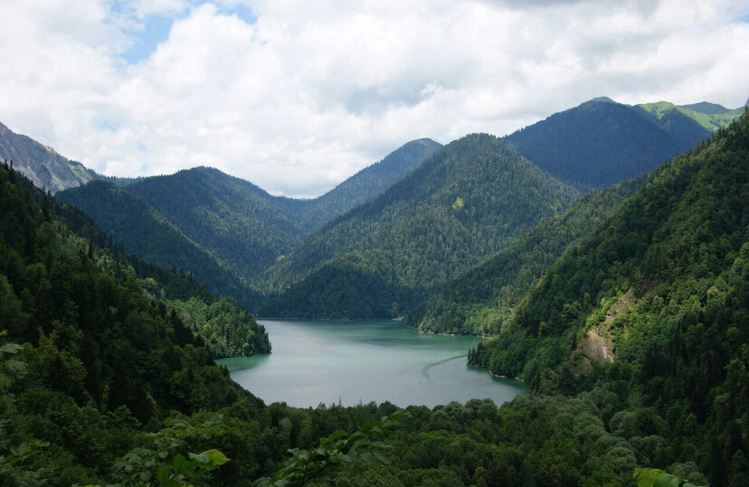 Озеро Рица в Абхазии 
