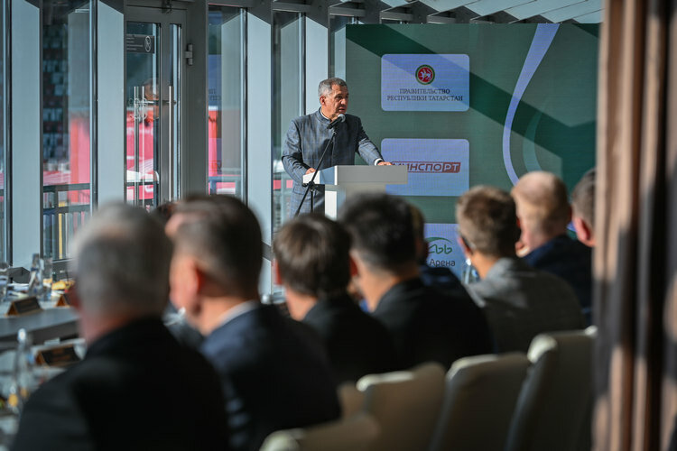    Рустам Минниханов пообещал поддержать спортсменов на встрече с ними 15 сентября Фото: rais.tatarstan.ru