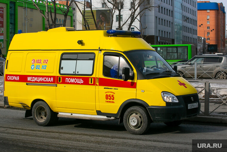    В Тюмени мальчика после аварии доставили в больницу для обследования