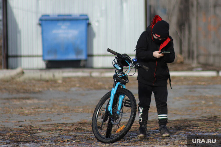    В Тюмени 12-летний мальчик переходил с велосипедом через пешеходный переход