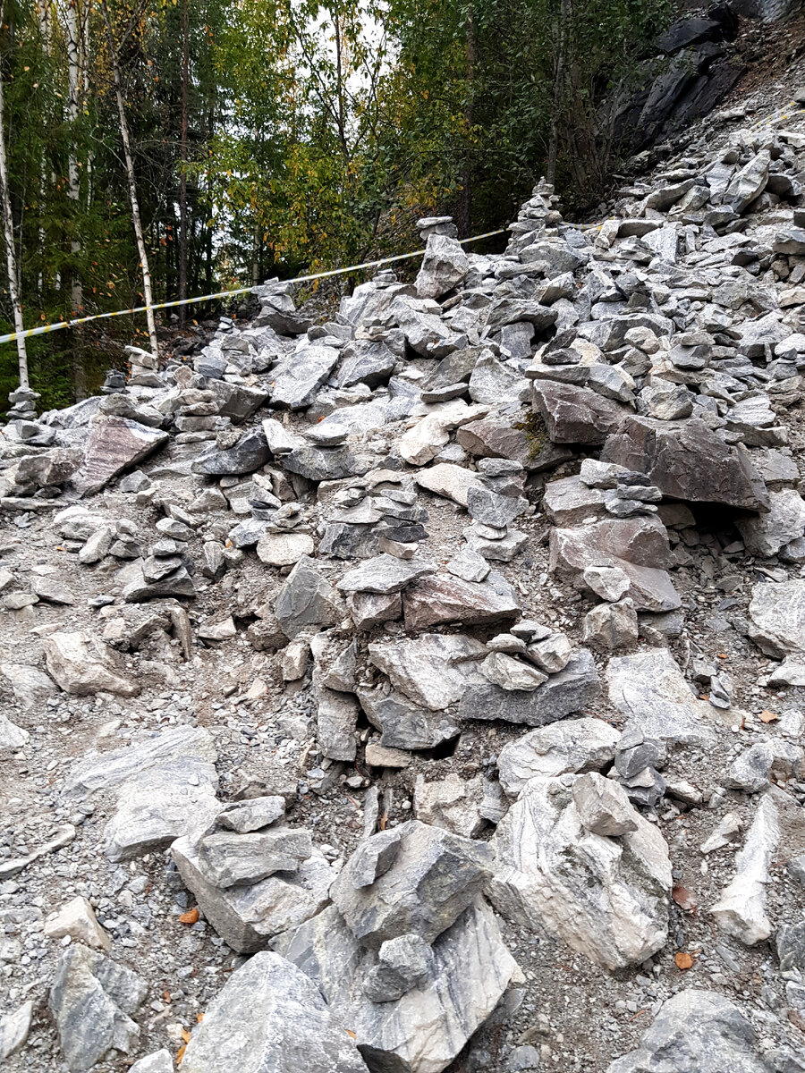 Пирамидки из камней