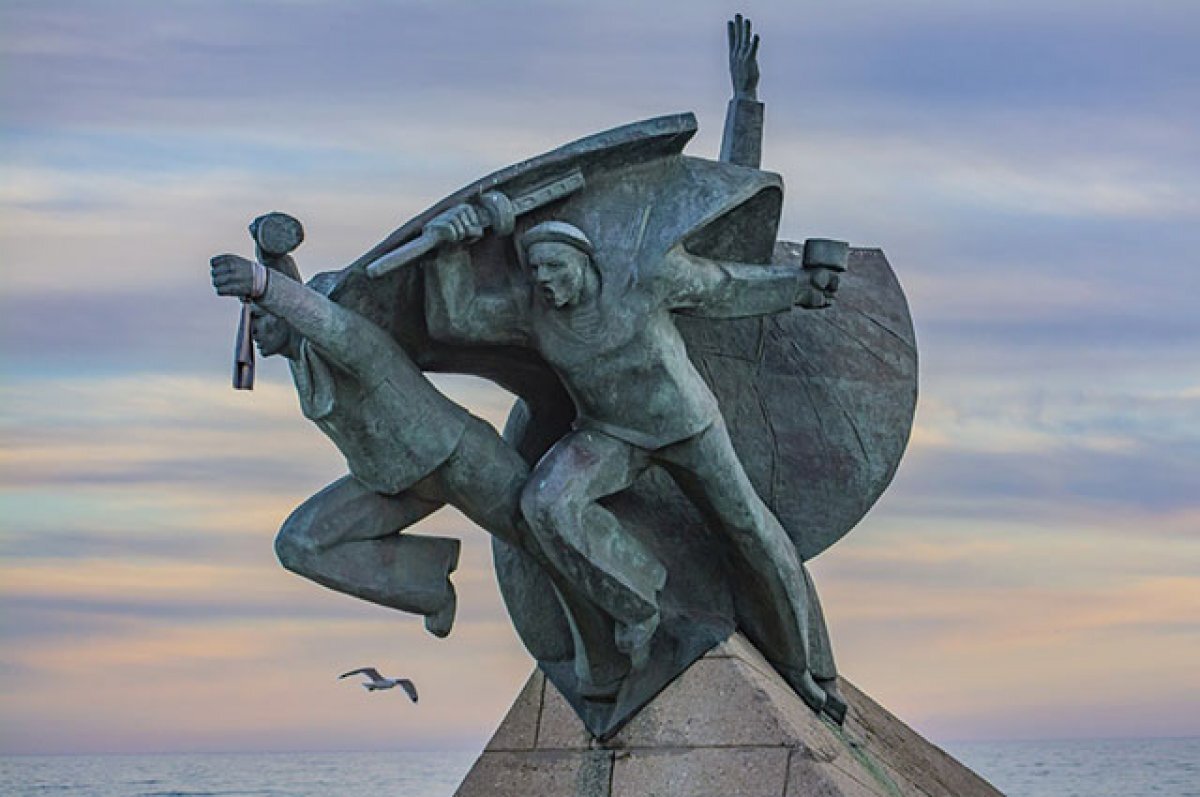    Памятник Евпаторийскому десанту.