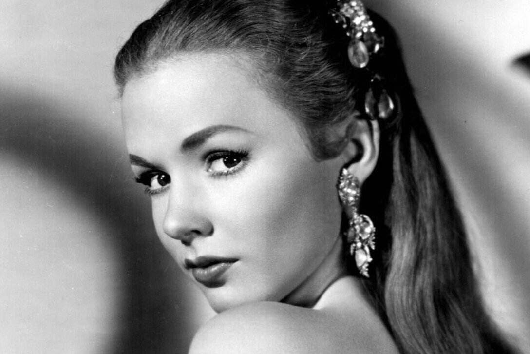     Умерла звезда сериала «Твин Пикс» Пайпер Лори, которую лишил девственности Рональд Рейган